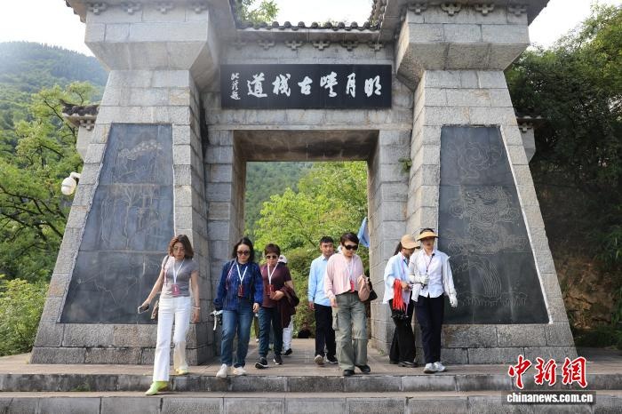 海外华文媒体代表参访明月峡